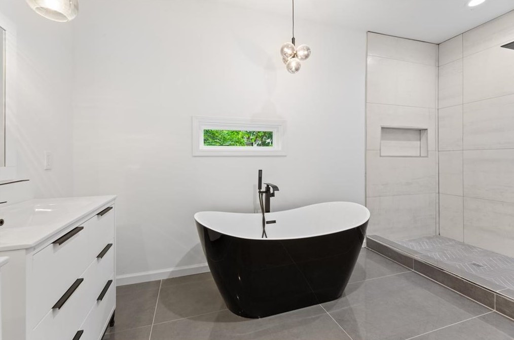 1600 Delano Dr, Decatur GA  30032-3338 exterior