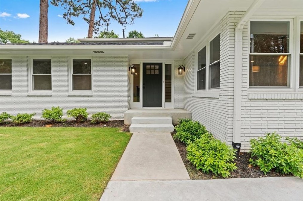 2376 Spring Creek Rd, Decatur GA  30033-2744 exterior