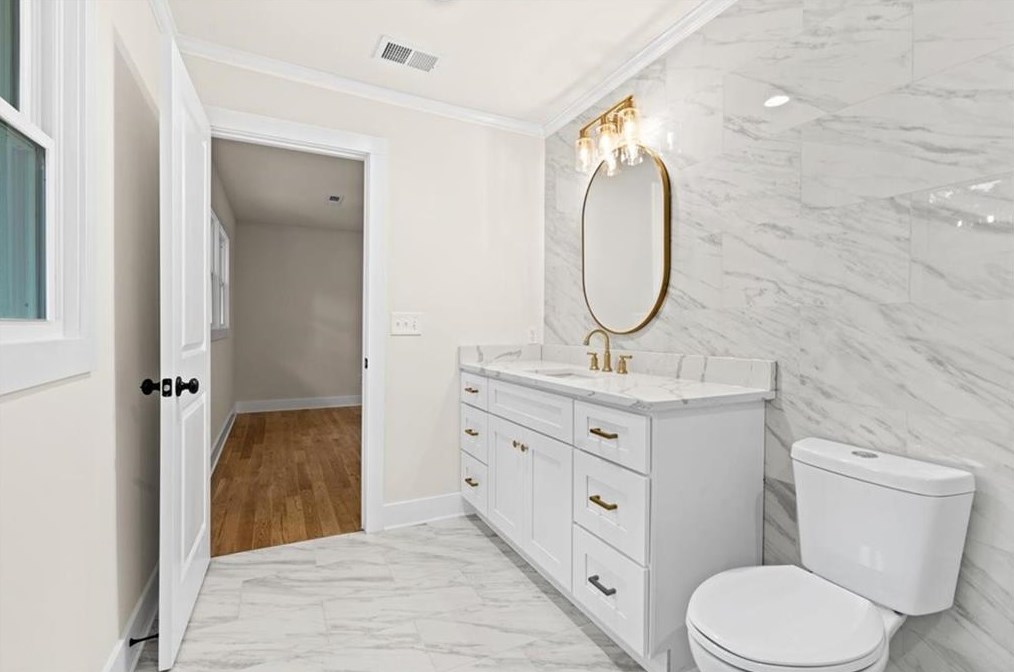 2376 Spg Crk Rd, Decatur GA 30033-2744 exterior