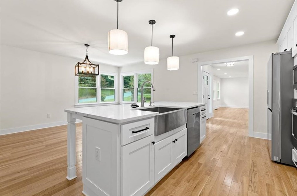 2376 Spg Crk Rd, Decatur GA 30033-2744 exterior