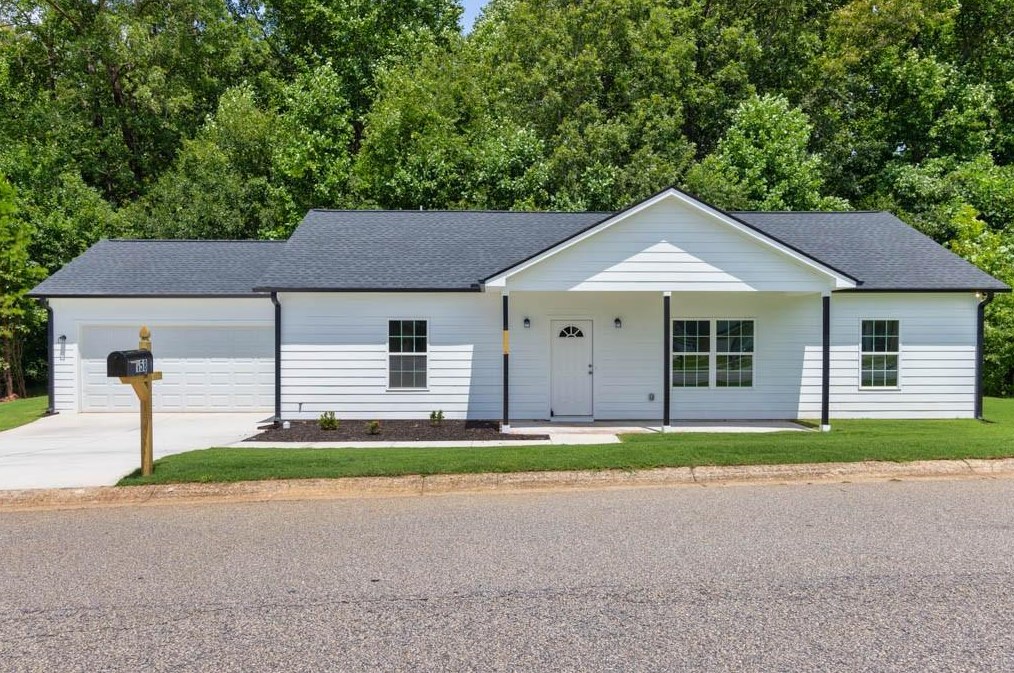 158 Highland Pointe Dr, Cornelia, GA 30531