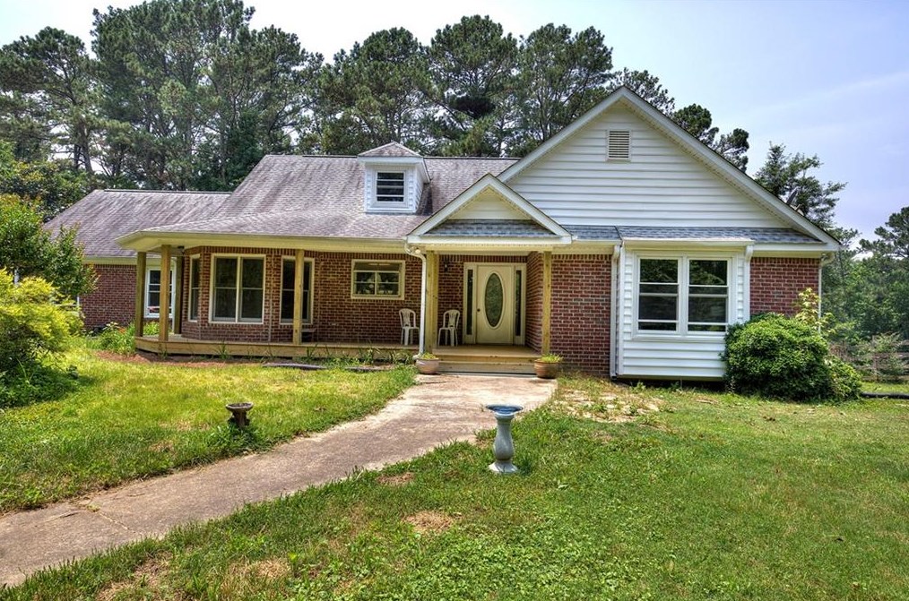 617 Raccoon Creek Rd, Dallas, GA 30132-1837