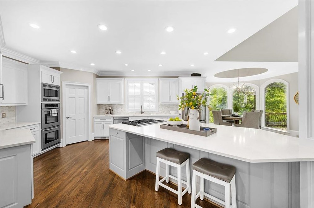 1016 Kettering Pl, Alpharetta, GA 30022-8081
