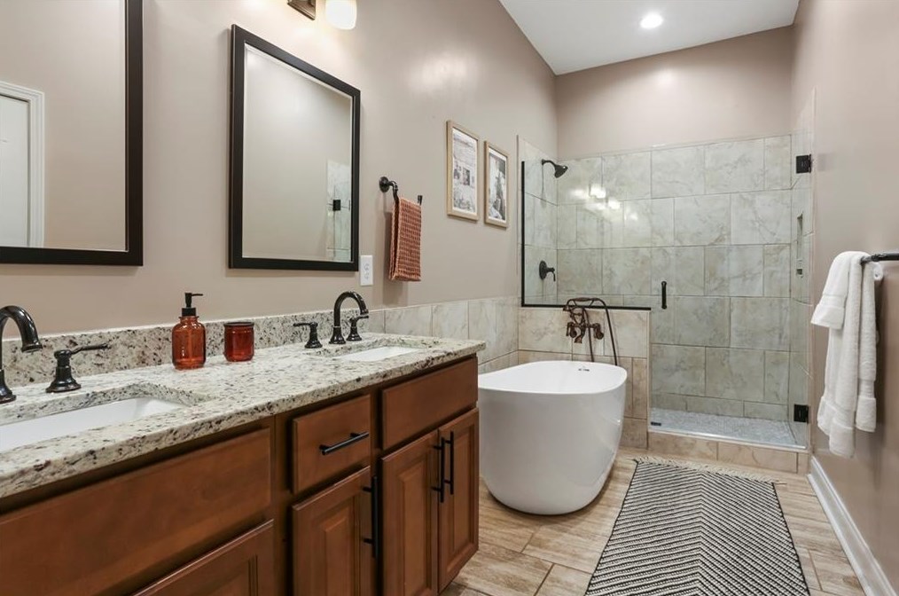 1177 Oak St, Atlanta GA  30318-4731 exterior