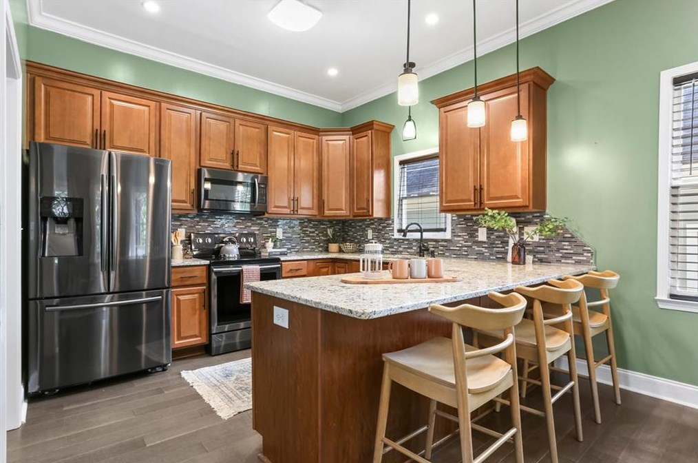 1177 Oak St, Atlanta GA  30318-4731 exterior