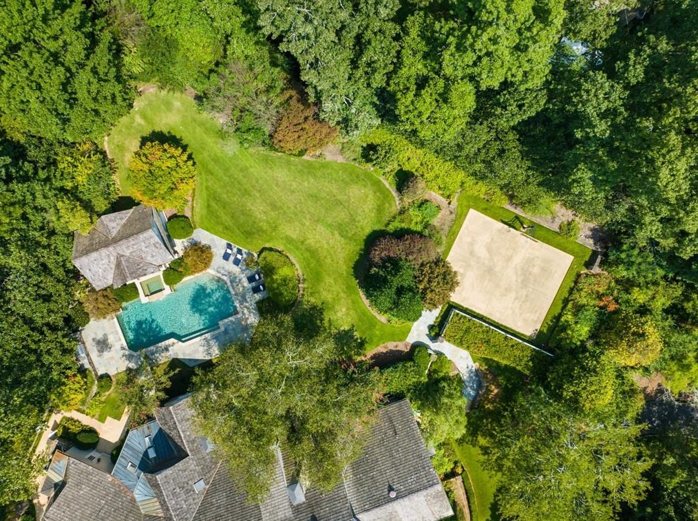 4700 Woodvale Dr, Atlanta GA  30327-4554 exterior