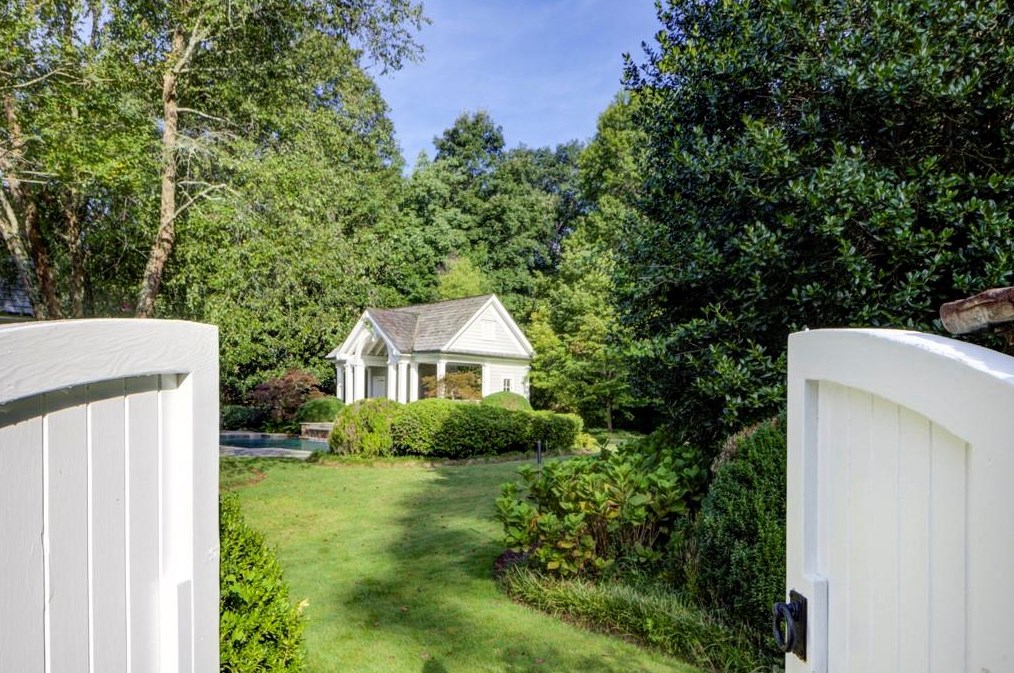 4700 Woodvale Dr, Atlanta GA  30327-4554 exterior