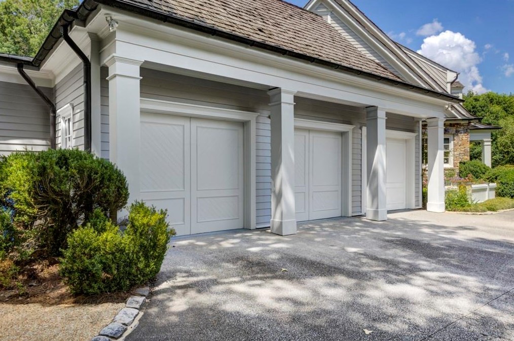 4700 Woodvale Dr, Atlanta GA  30327-4554 exterior