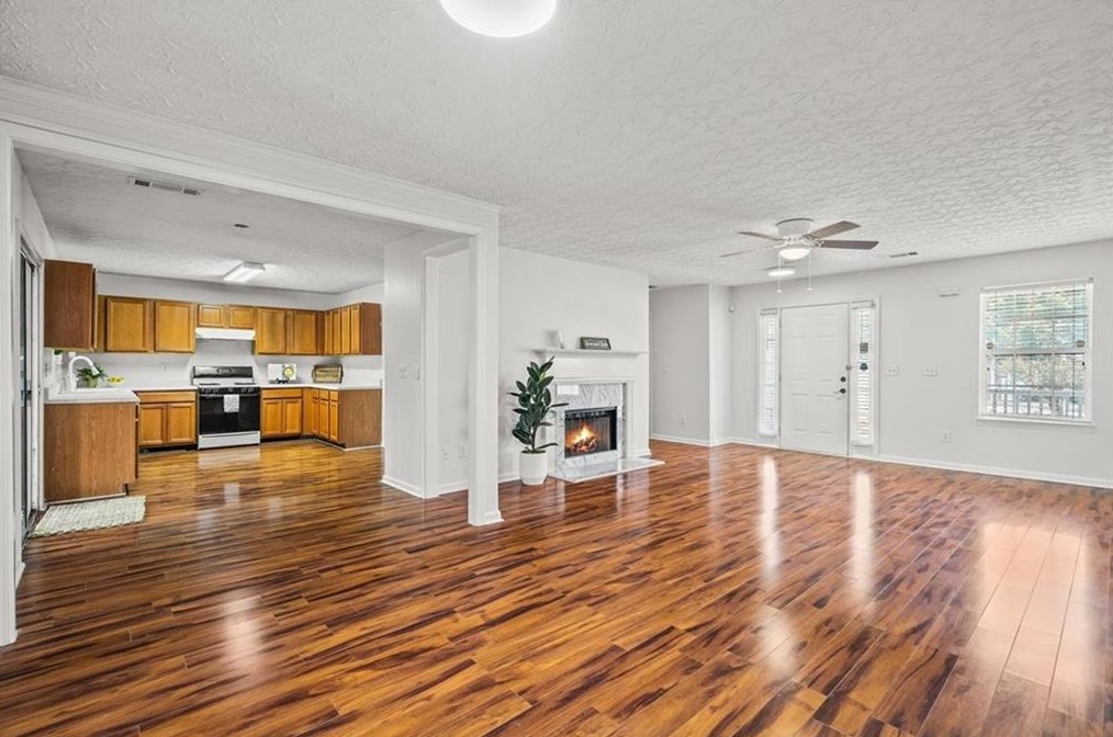 135 Jackson Point Dr, Lawrenceville GA  30044-4071 exterior