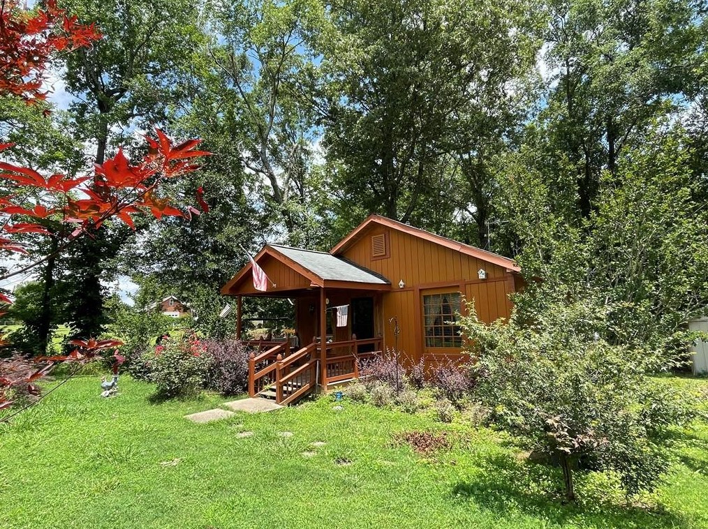 407 Carpenter Rd, Calhoun, GA 30701-6901