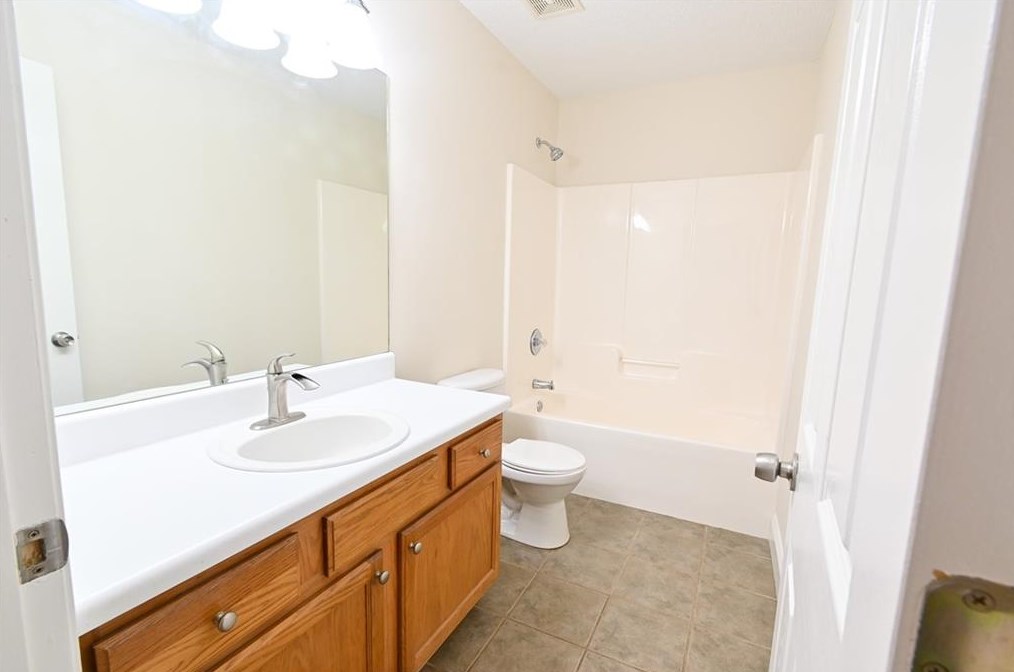 151 Peachtree Ln, Calhoun GA 30701-4391 exterior