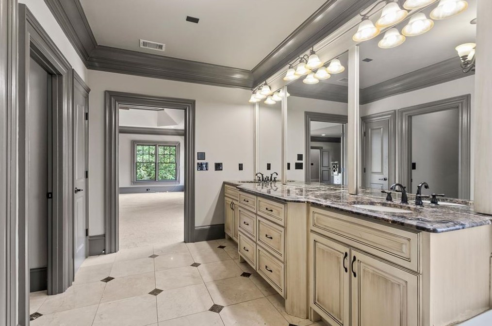 1121 Wimberly Rd, Atlanta GA  30319-2636 exterior
