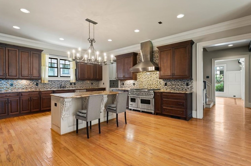 1121 Wimberly Rd, Atlanta GA  30319-2636 exterior