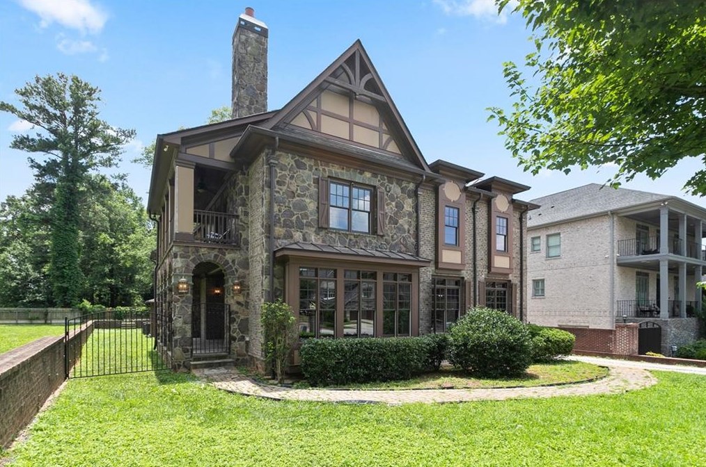 1121 Wimberly Rd, Atlanta GA  30319-2636 exterior