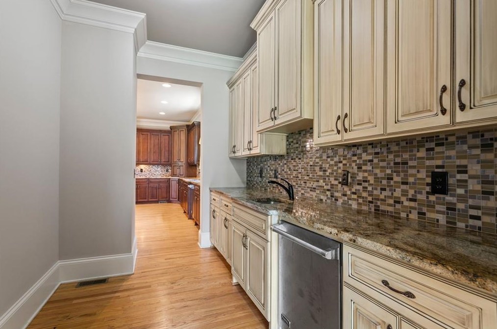1121 Wimberly Rd, Atlanta GA  30319-2636 exterior
