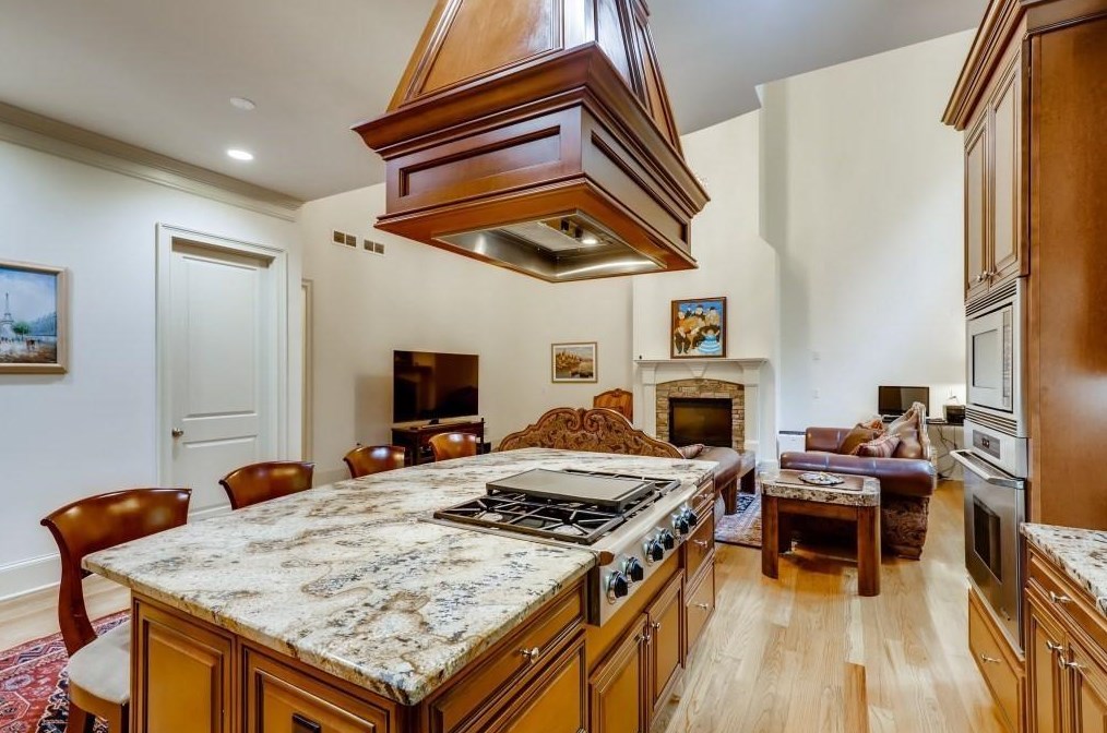 3062 Stone Gate Dr, Atlanta GA  30324 exterior