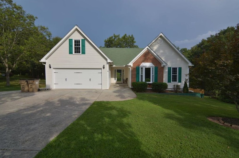 1426 Wyntercreek Dr, Hoschton, GA 30548-3661