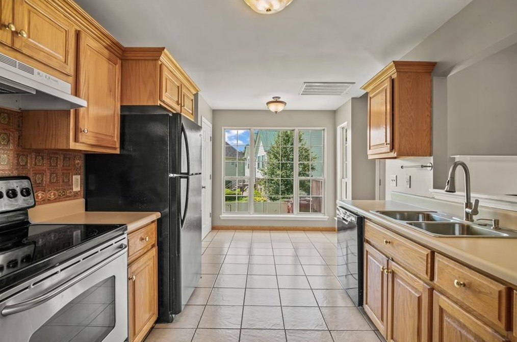 104 Summerfield Dr, Calhoun, GA 30701-4755