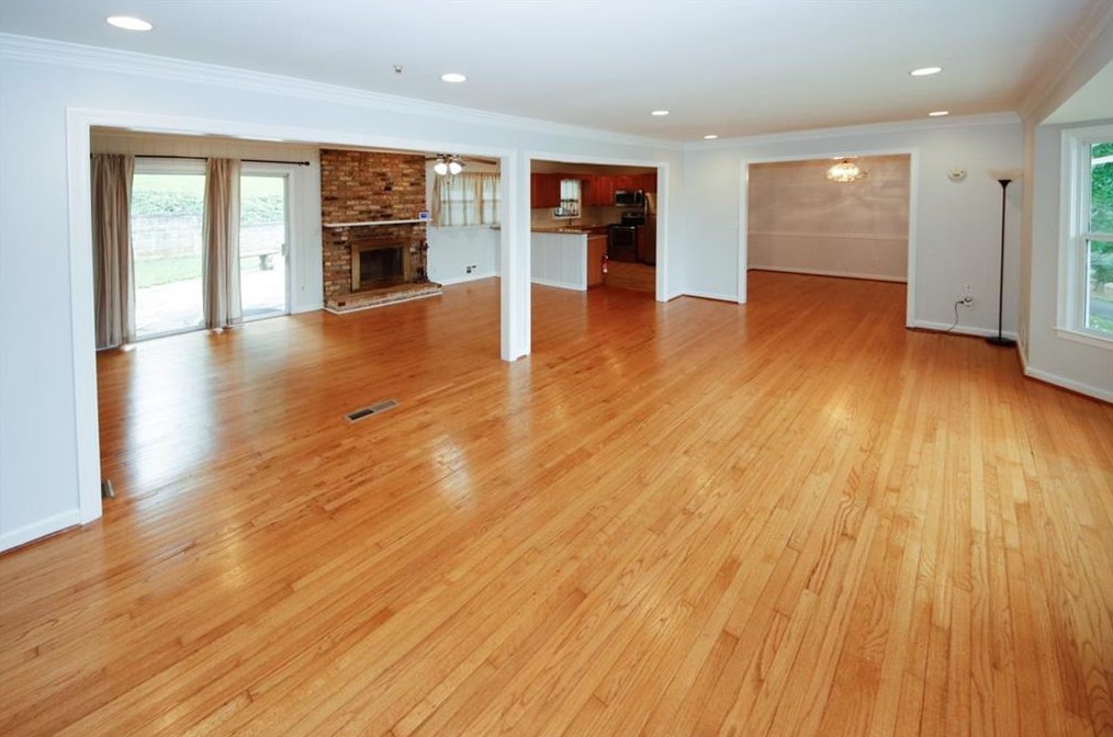 202 River Valley Rd, Atlanta GA  30328-2912 exterior