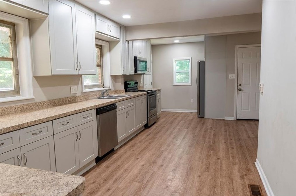 1376 Willis Mill Rd, Atlanta, GA 30311-3247