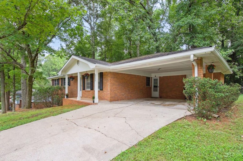 6232 Skyline Dr, Douglasville, GA 30135-3952