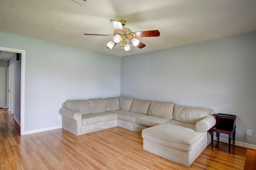 185 Dixie Dr, Calhoun, GA 30701-4117