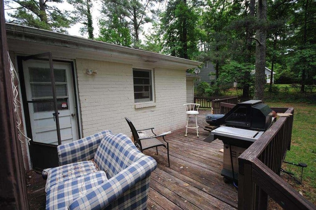 528 Springlake Rd, Lawrenceville, GA 30045-5031
