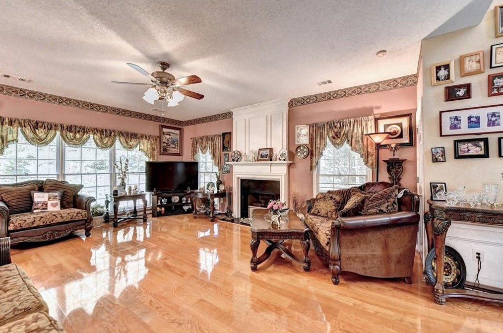 1060 Lulworth Ln, Lawrenceville, GA 30044-2759