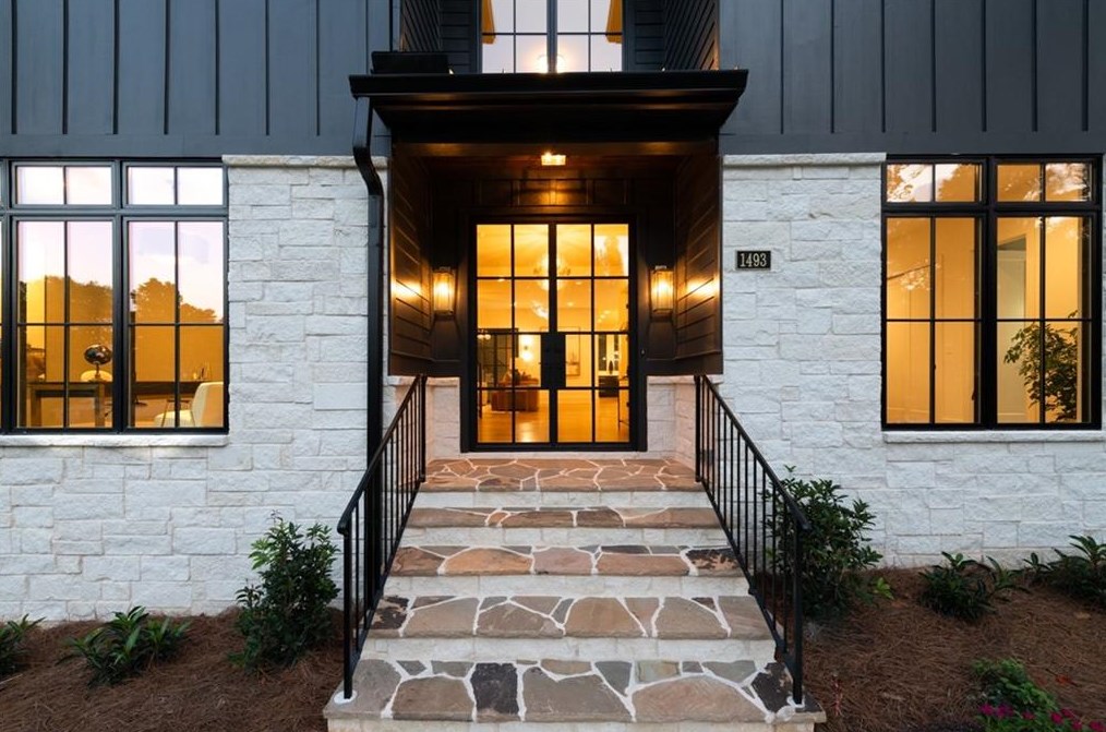 1493 Thornhill Ct, Atlanta, GA 30338-4226