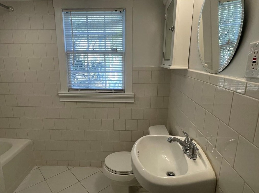 2116 Roxboro Rd, Atlanta GA  30324-2753 exterior