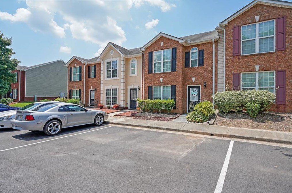 2799 Valley Green Dr, Gainesville, GA 30504-8275