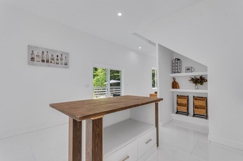 3213 Pinehill Dr, Decatur GA  30032-2803 exterior