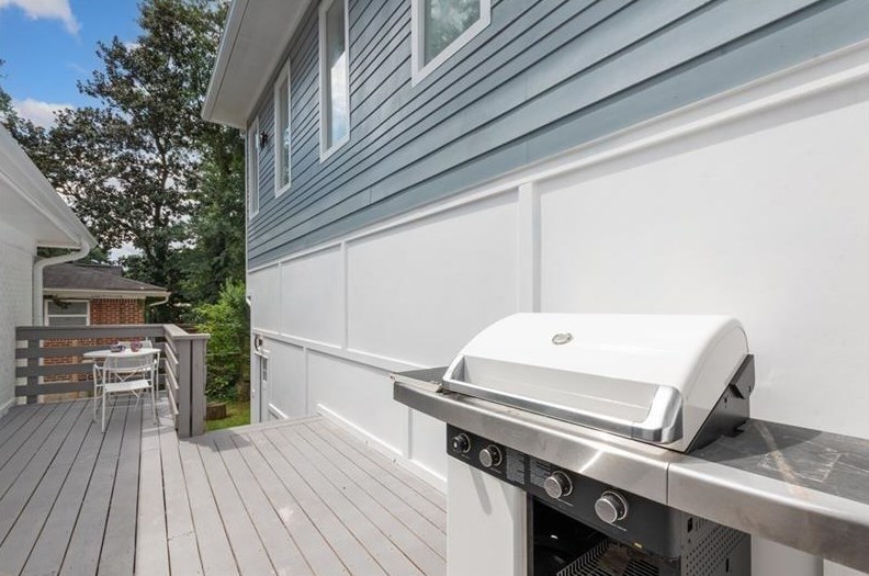 3213 Pinehill Dr, Decatur GA  30032-2803 exterior