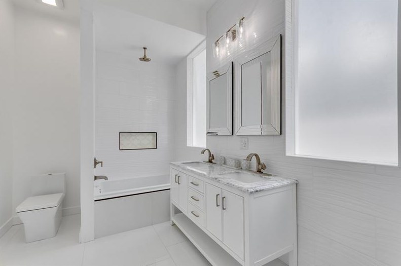 3213 Pinehill Dr, Decatur GA  30032-2803 exterior