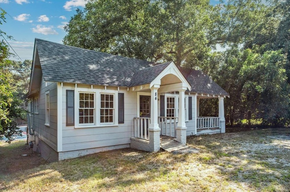 84 Peach St, Commerce, GA 30529