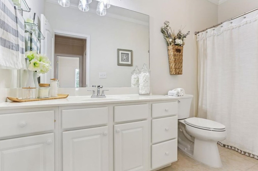 2552 Oglethorpe Cir, Atlanta GA  30319-6602 exterior