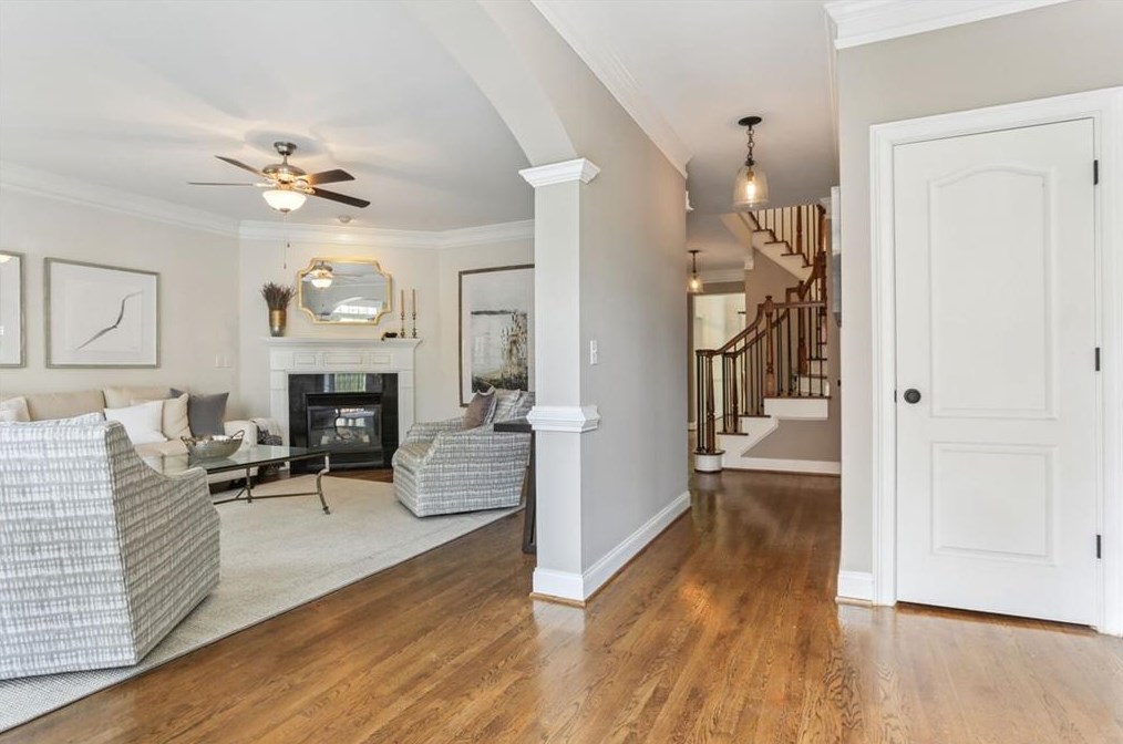 2552 Oglethorpe Cir, Atlanta GA  30319-6602 exterior