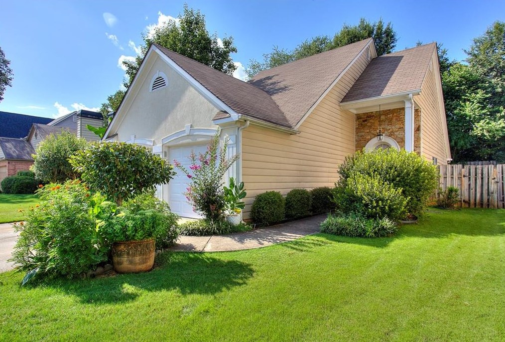 2215 Ashton Dr, Roswell, GA 30076-4209