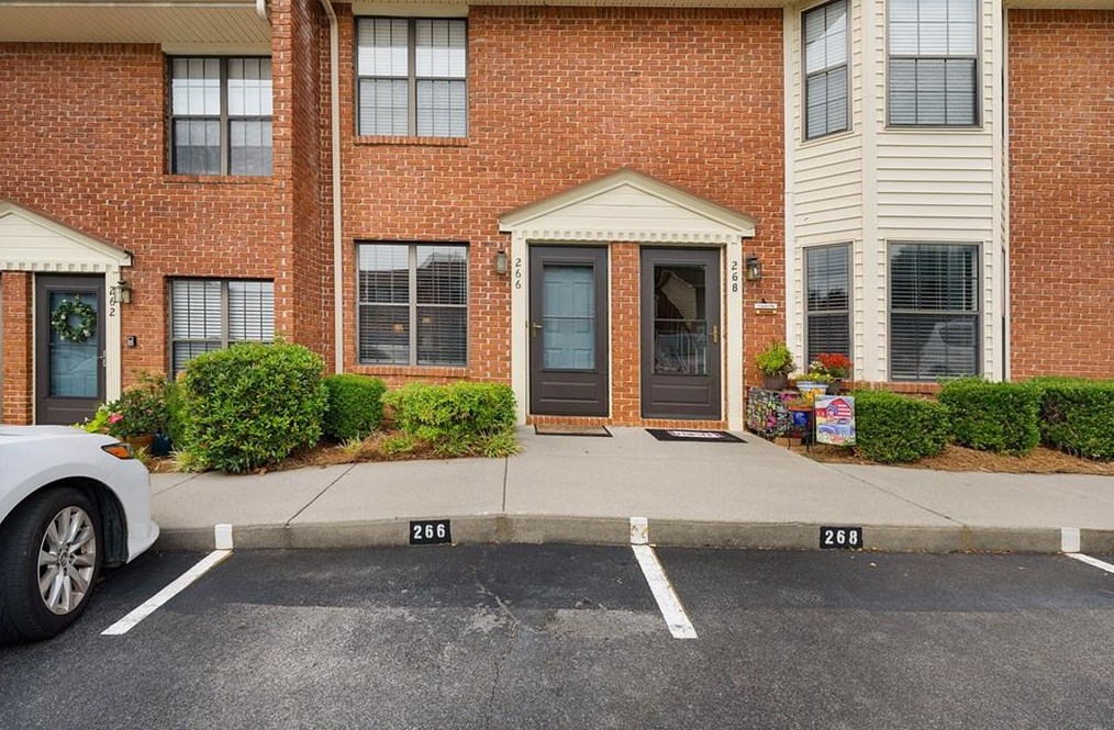 266 Mount Vernon Dr, Calhoun GA  30701-1792 exterior