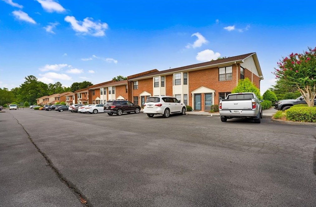 266 Mount Vernon Dr, Calhoun GA  30701-1792 exterior