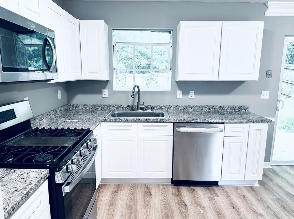 2121 Glenwood Downs Dr, Decatur GA  30035-1831 exterior