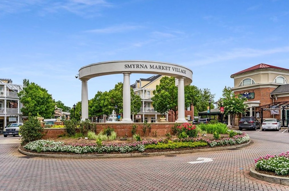 1004 Windy Oaks Ct, Smyrna GA 30080-2243 exterior