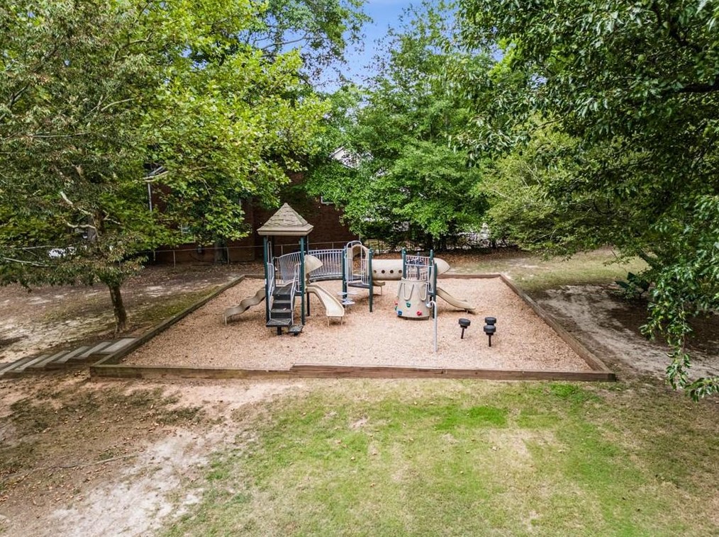 1004 Windy Oaks Ct, Smyrna GA 30080-2243 exterior