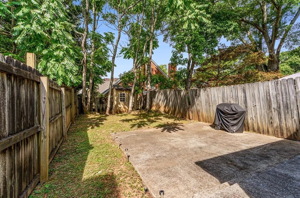 1004 Windy Oaks Ct, Smyrna GA 30080-2243 exterior