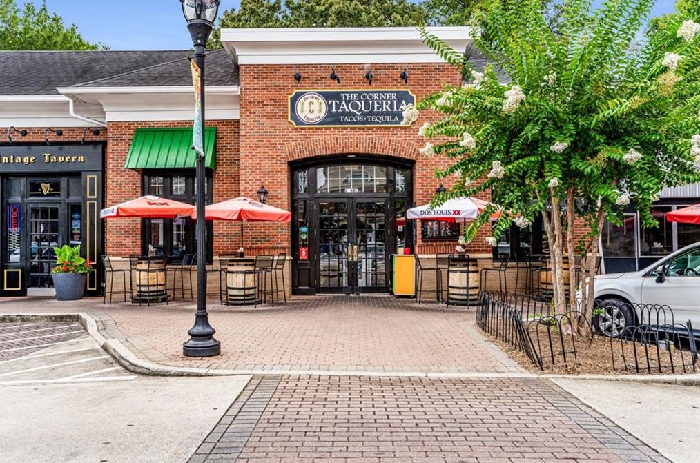 1004 Windy Oaks Ct, Smyrna GA 30080-2243 exterior