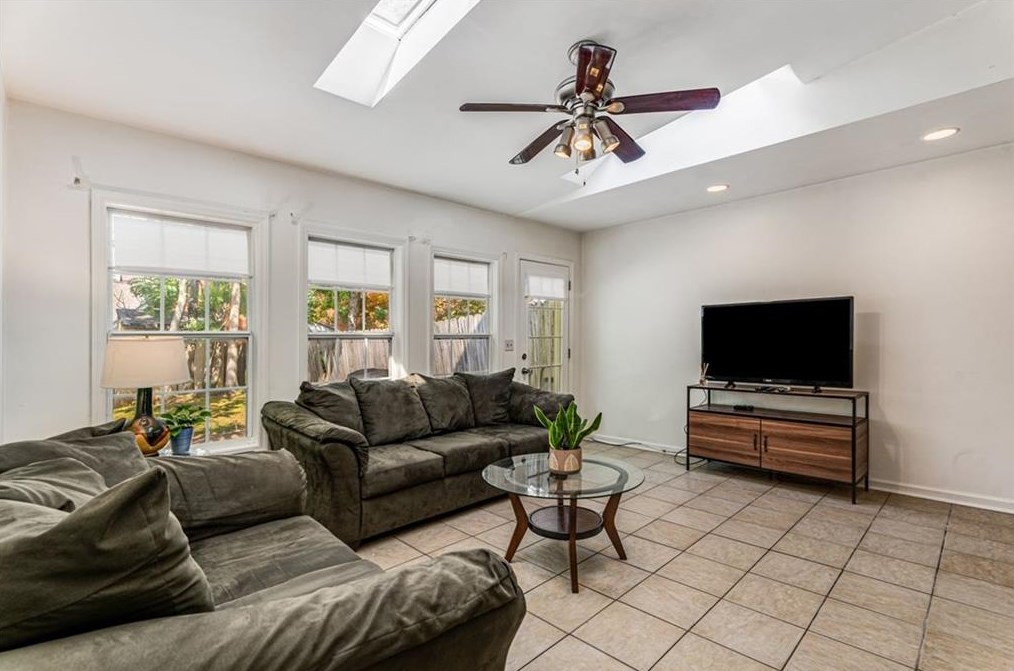 1004 Windy Oaks Ct, Smyrna GA 30080-2243 exterior