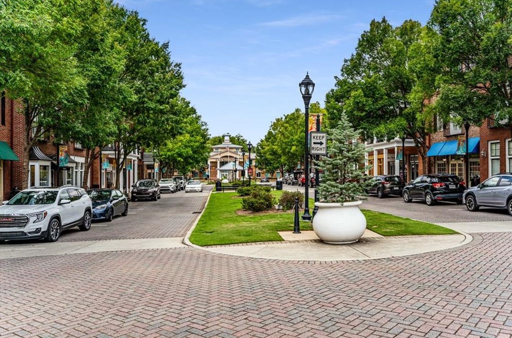 1004 Windy Oaks Ct, Smyrna GA 30080-2243 exterior