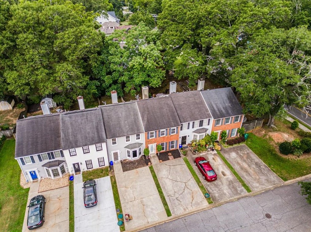 1004 Windy Oaks Ct, Smyrna GA 30080-2243 exterior