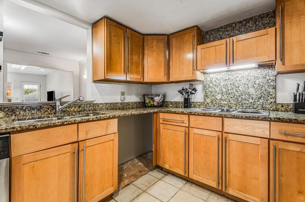 1004 Windy Oaks Ct, Smyrna GA 30080-2243 exterior