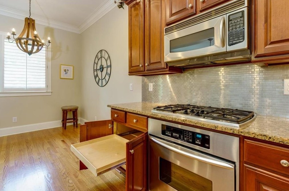 2006 Kensington Green Dr, Smyrna GA  30080-6482 exterior